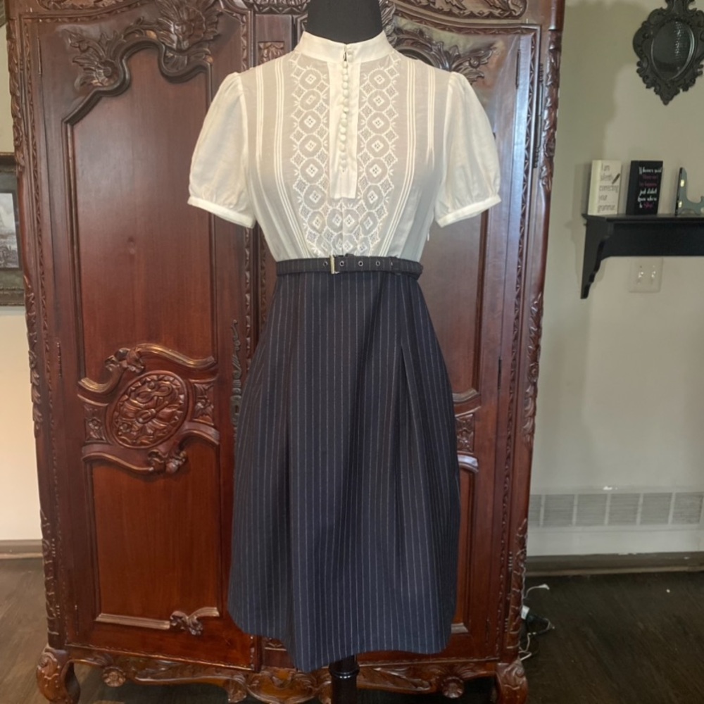 NWT BCBG MAXAZRIA WHITE BLOUSE/BLUE PINSTRIPE SKIRT DRESS, SIZE6